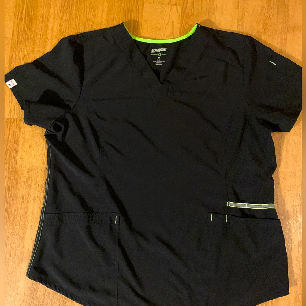 Women’s scrub top